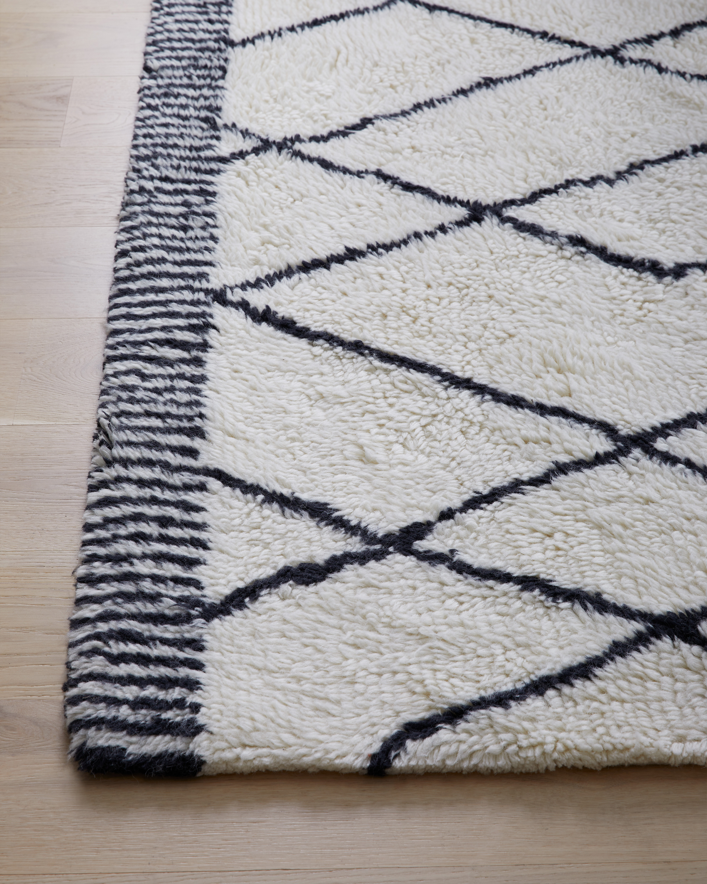 Zina Hand-Woven Wool Rug - Thumbnail 5