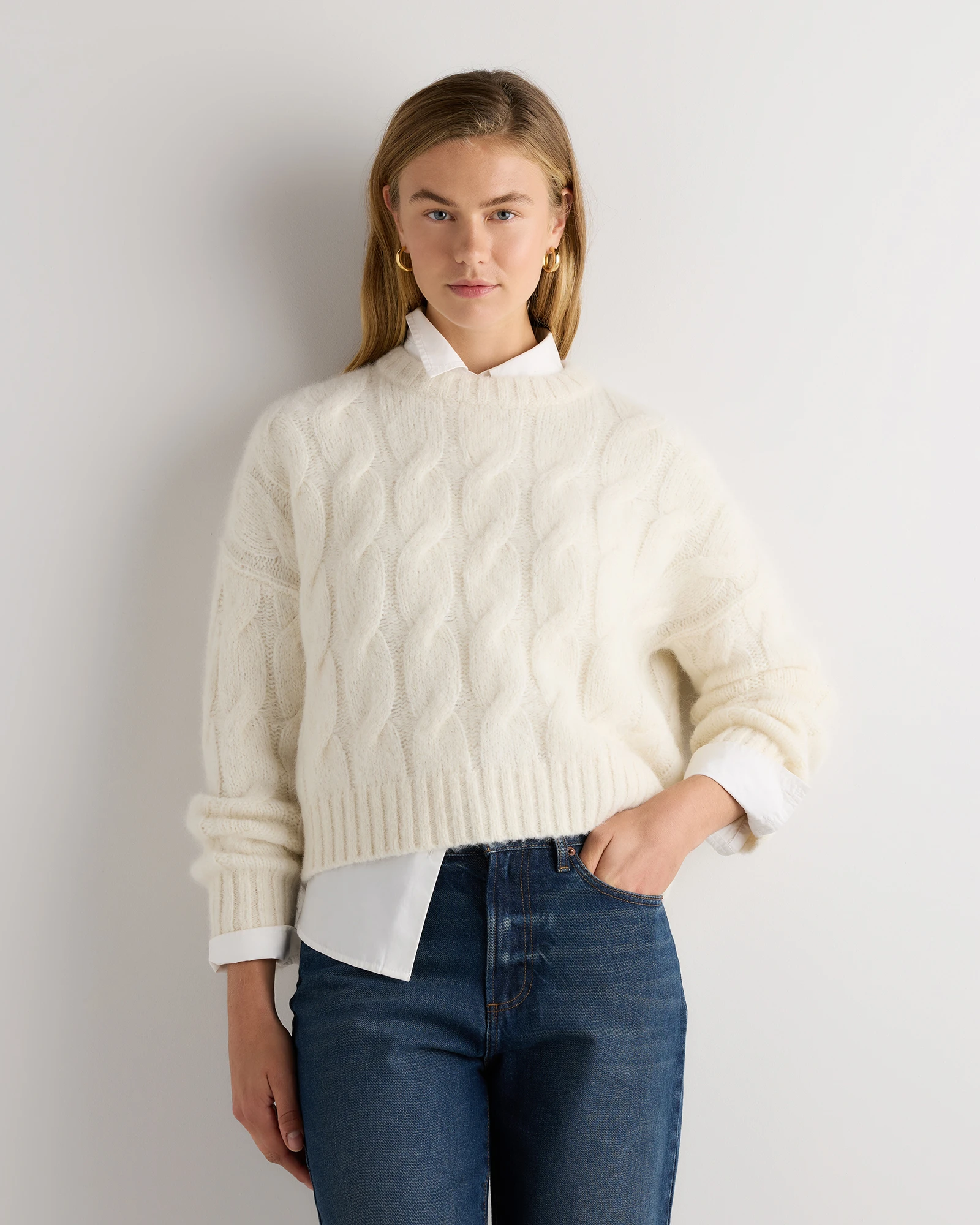 Lofty Baby Alpaca Relaxed Cropped Cable Crewneck