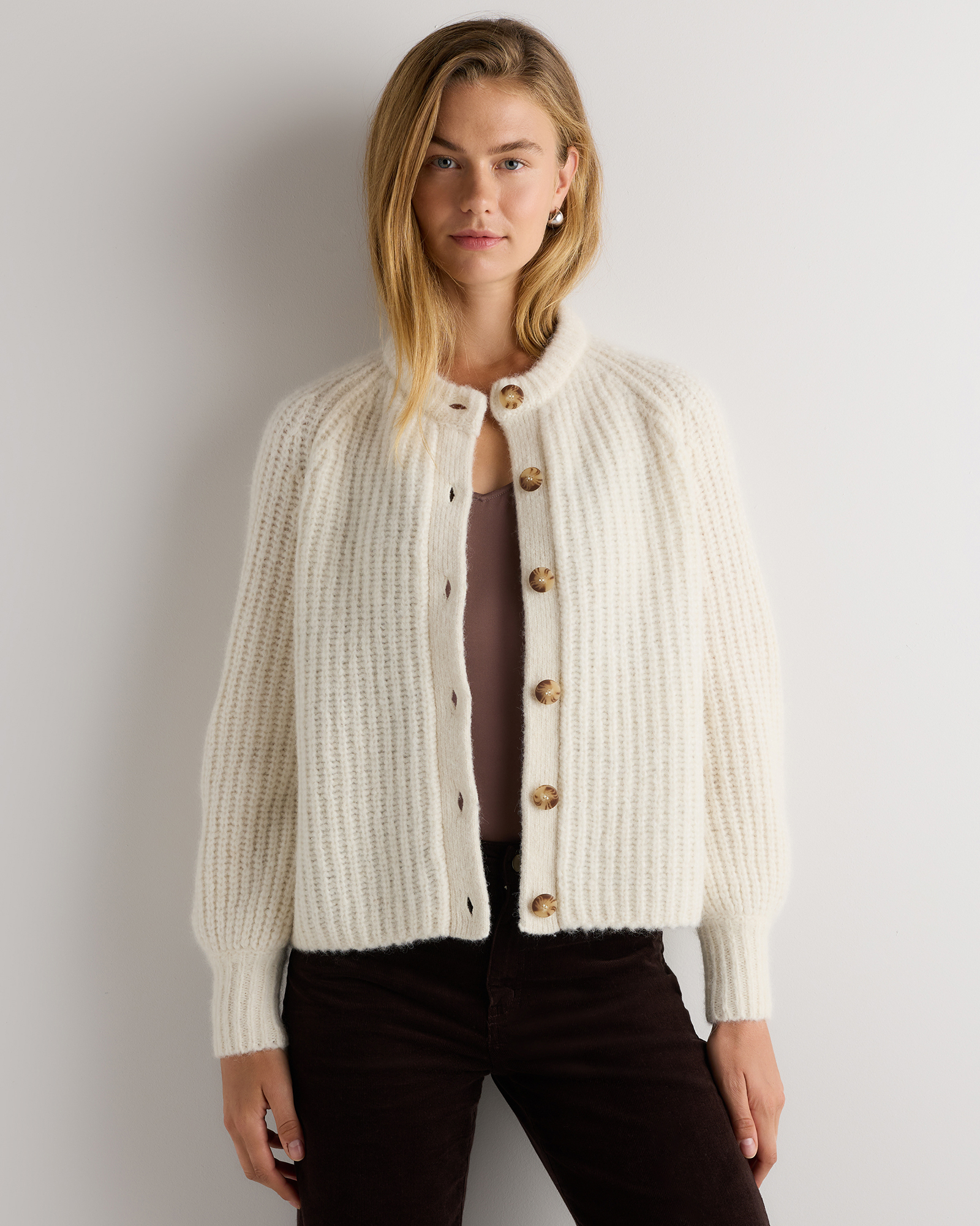 Ecru Mist Ivory Cardigan épais en bébé alpaga moelleux à col rond pour femmes