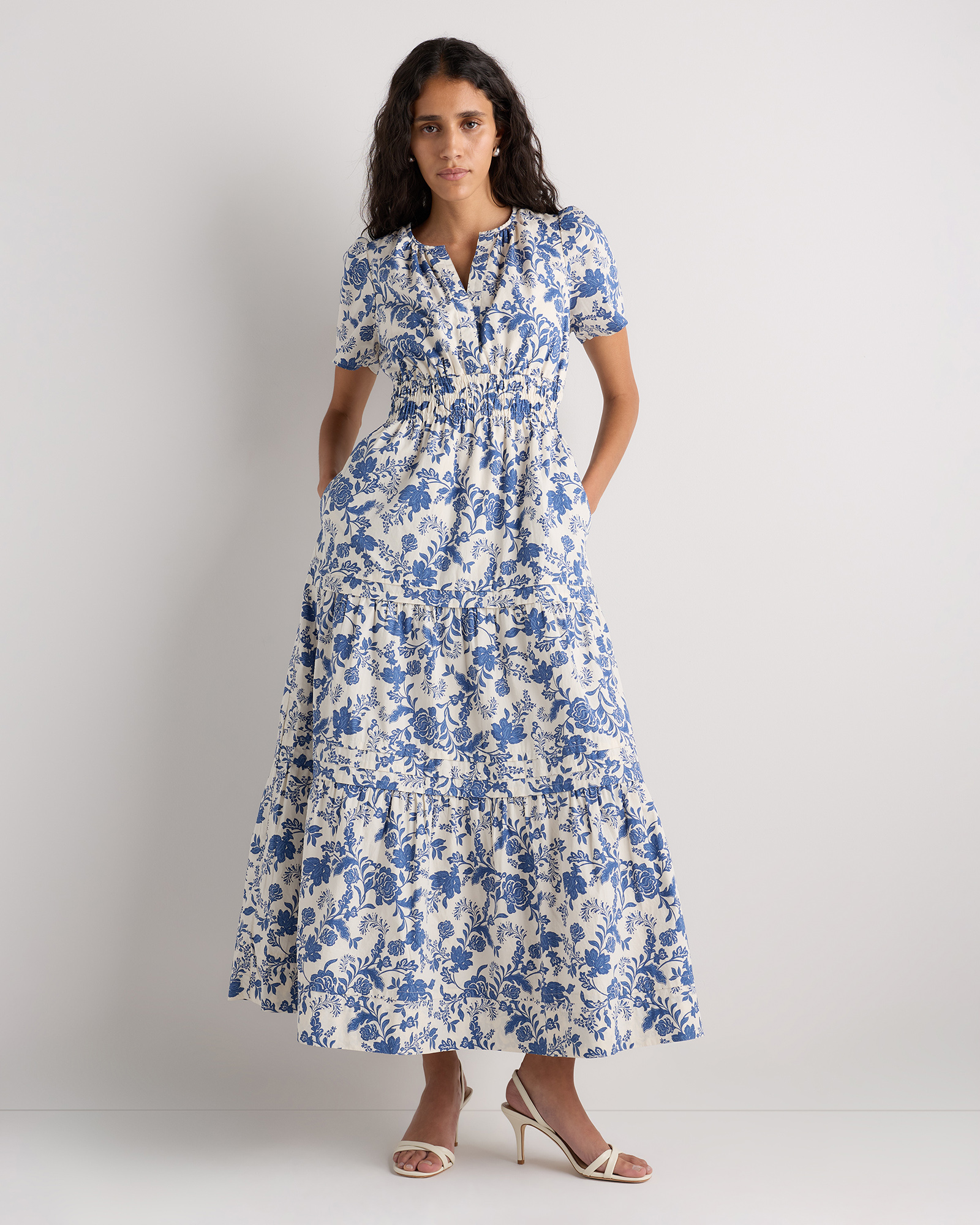 Riviera Blue Heirloom Floral Robe longue étagée en popeline 100 % coton biologique