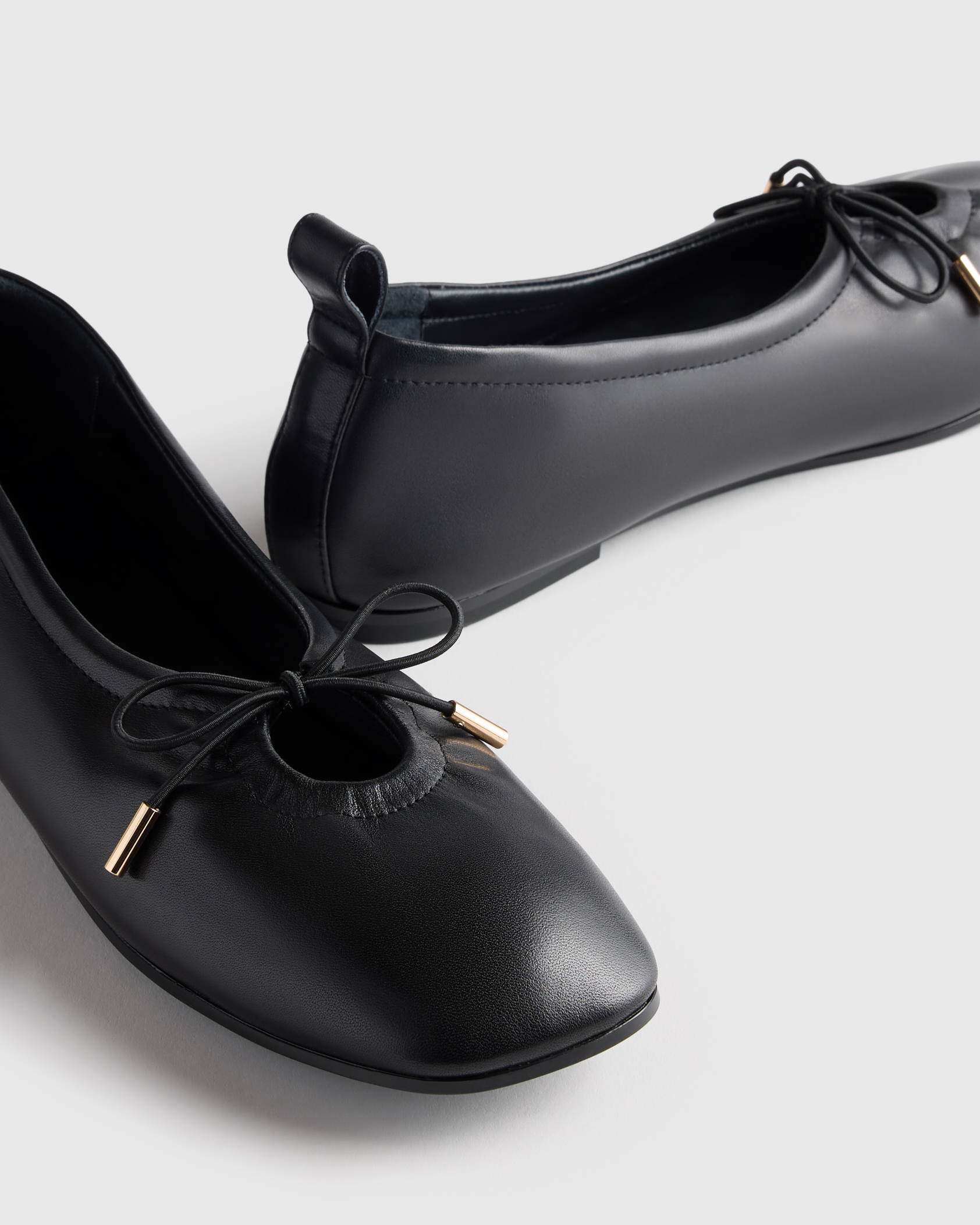 Italian Leather Keyhole Ballet Flat in Black