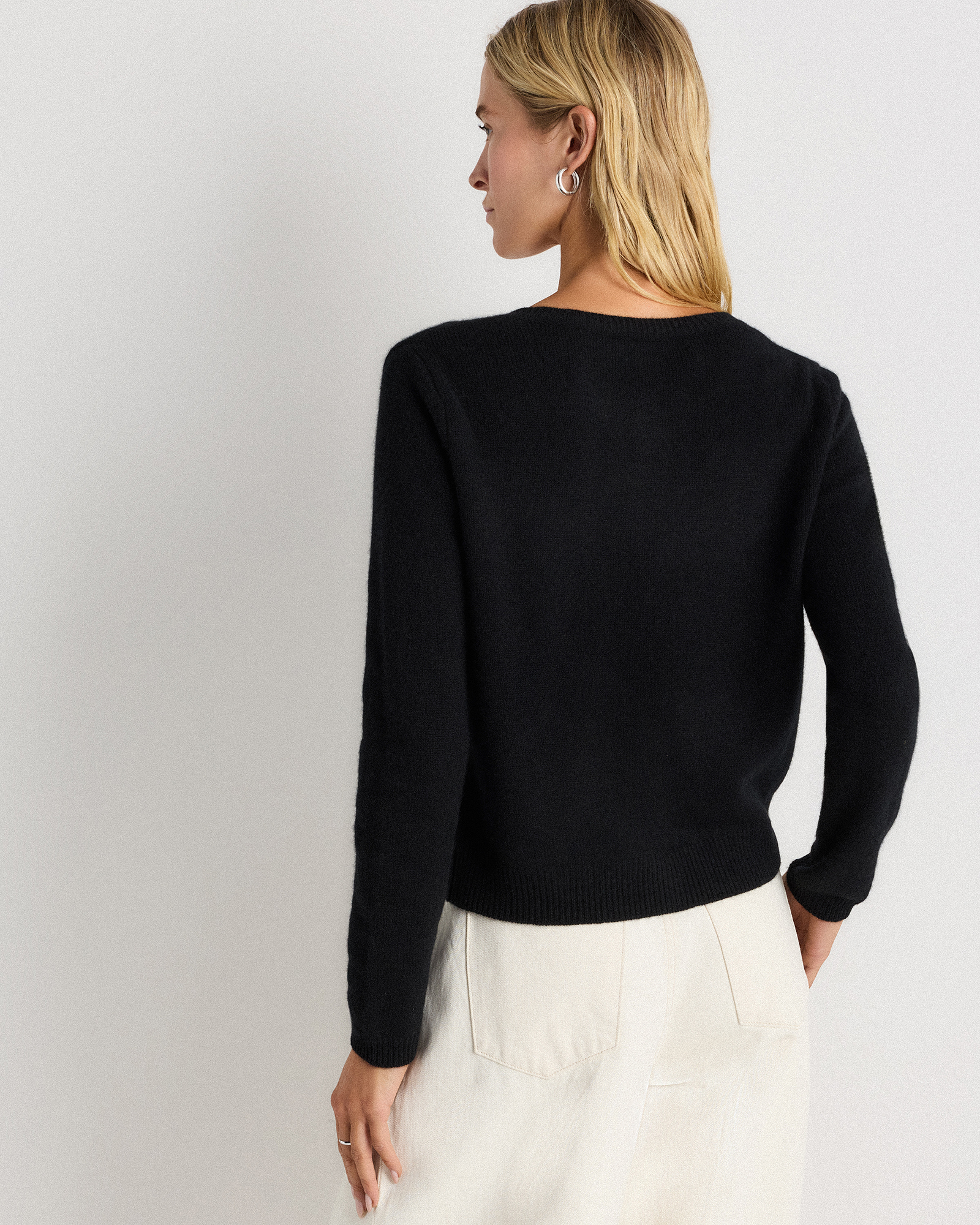 Mongolian Cashmere Cropped Crew Cardigan in Black