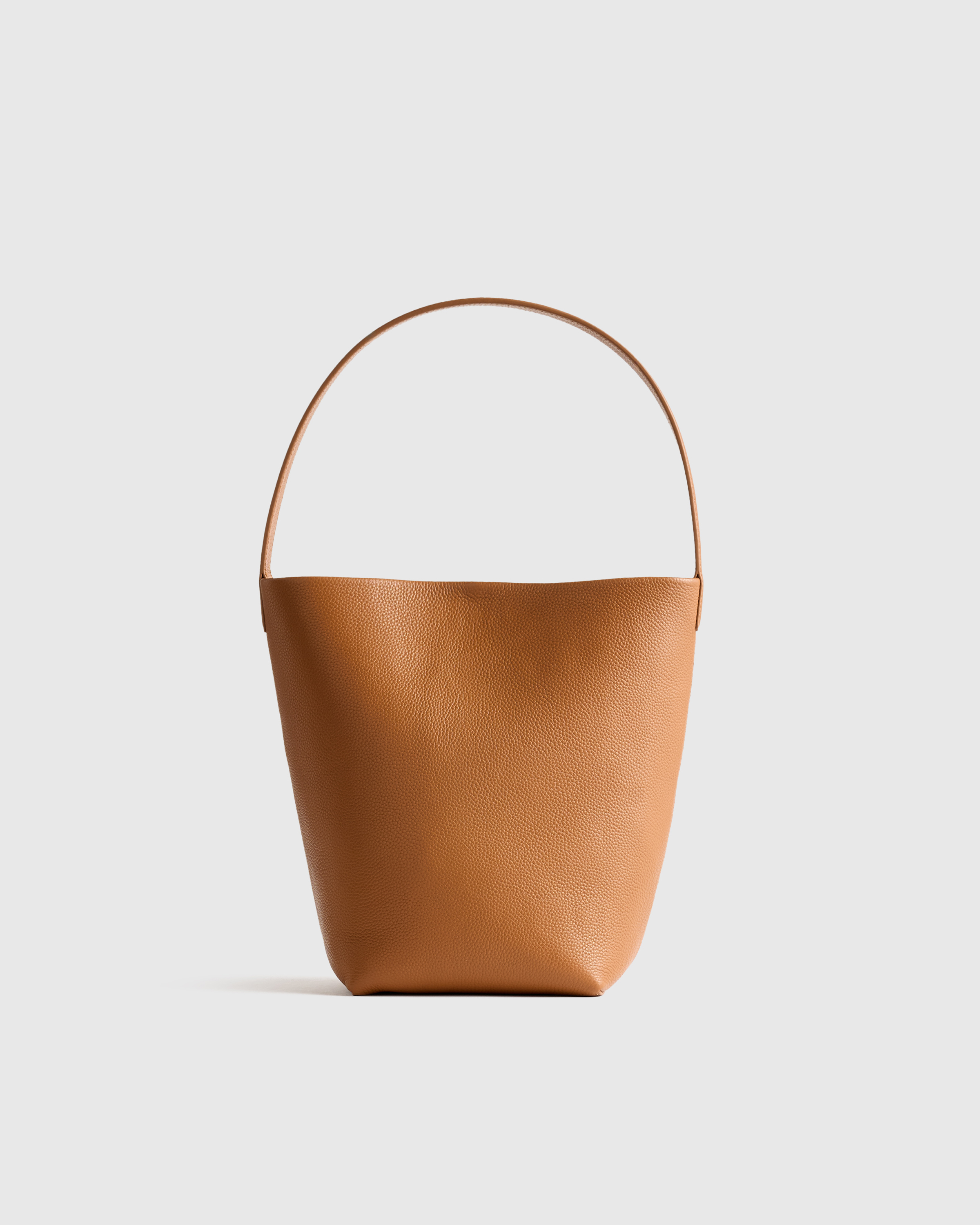 Cognac Sac seau souple en cuir italien à bandoulière