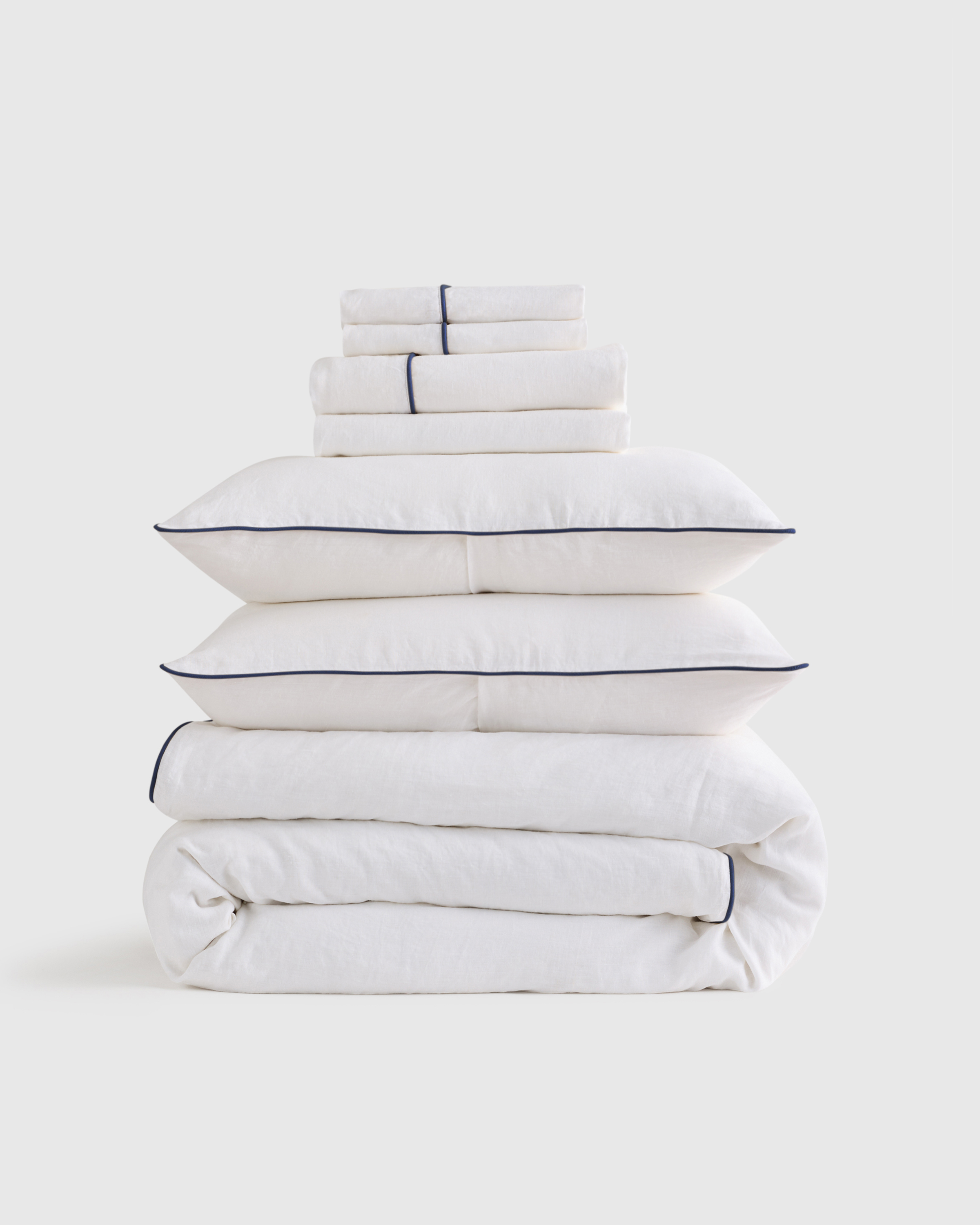 White/Navy European Linen Piped Deluxe Bedding Bundle