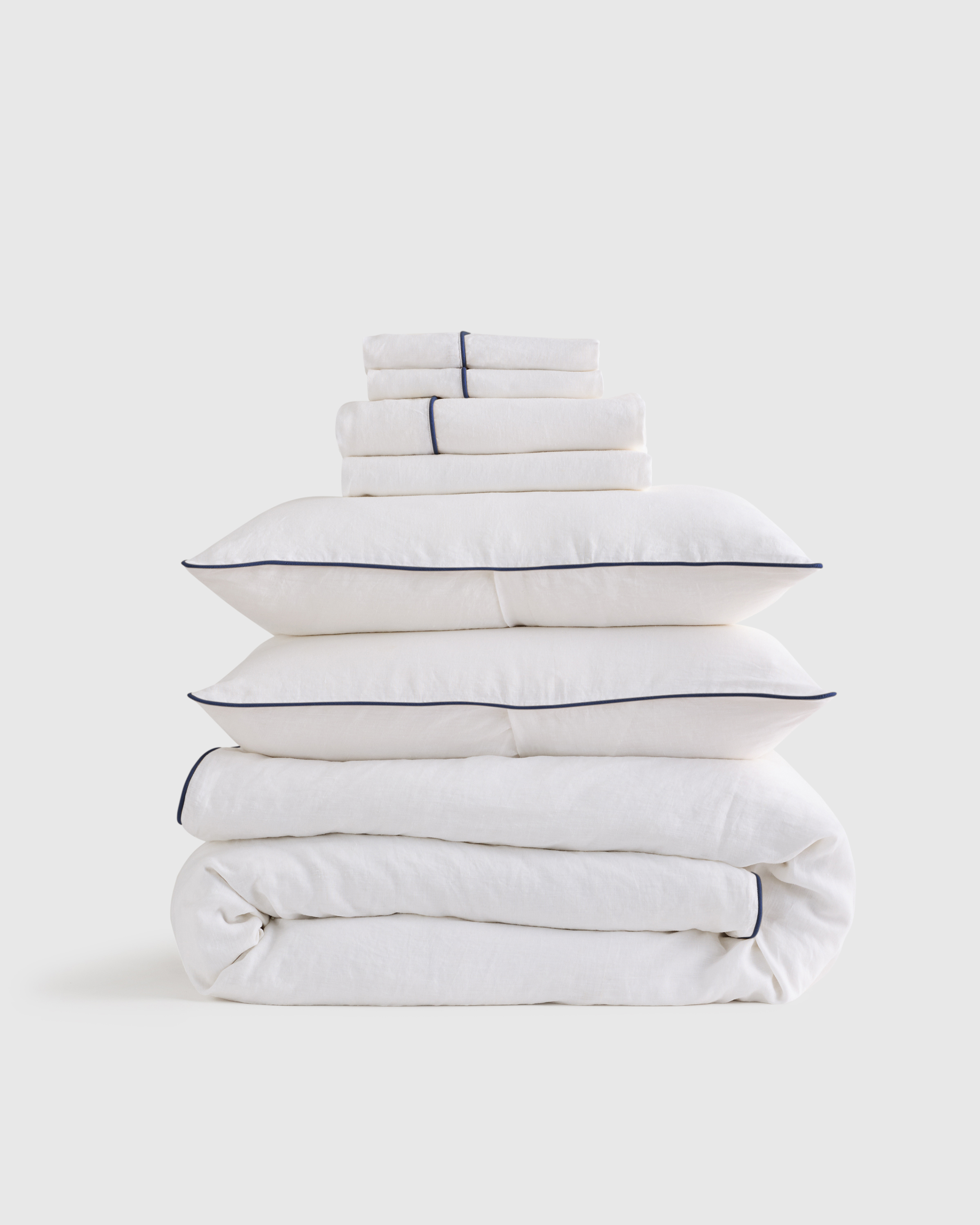 european linen piped deluxe bedding bundle, white/navy, queen