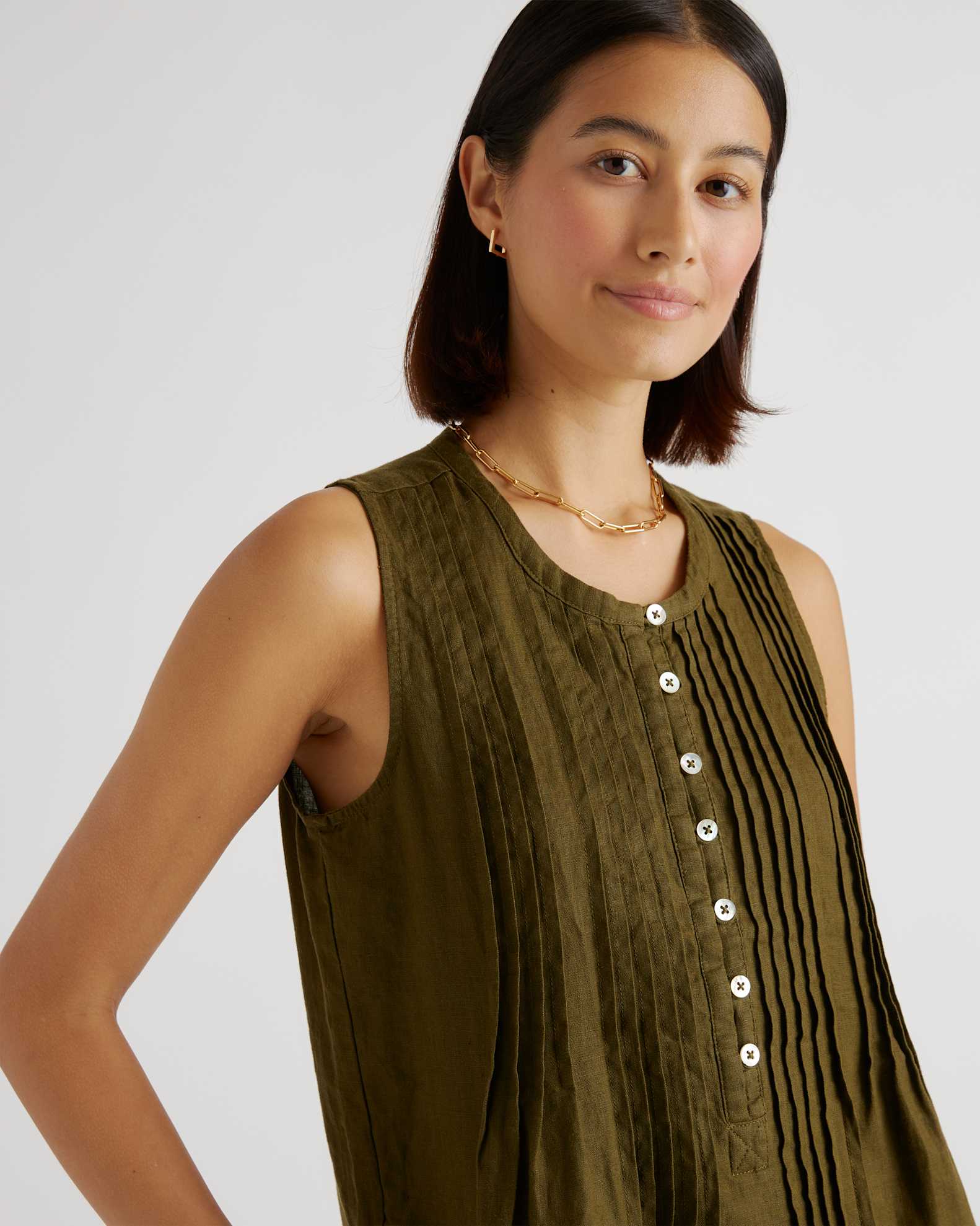 Quince Women's Sleeveless Swing Dress in Martini Olive, Size Large - 100% European Linen with Pin-Tucking & Pleat Details Quince Women's Sleeveless Swing Dress in Martini Olive, Size Large - 100% European Linen with Pin-Tucking & Pleat Details