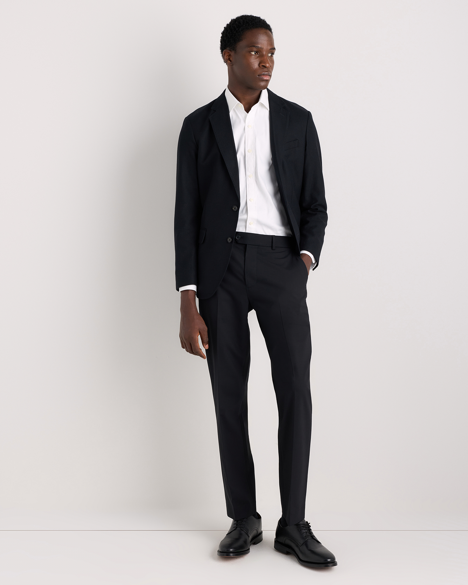 Lightweight Wrinkle-Free Wool Straight Fit Dress Pant in Black