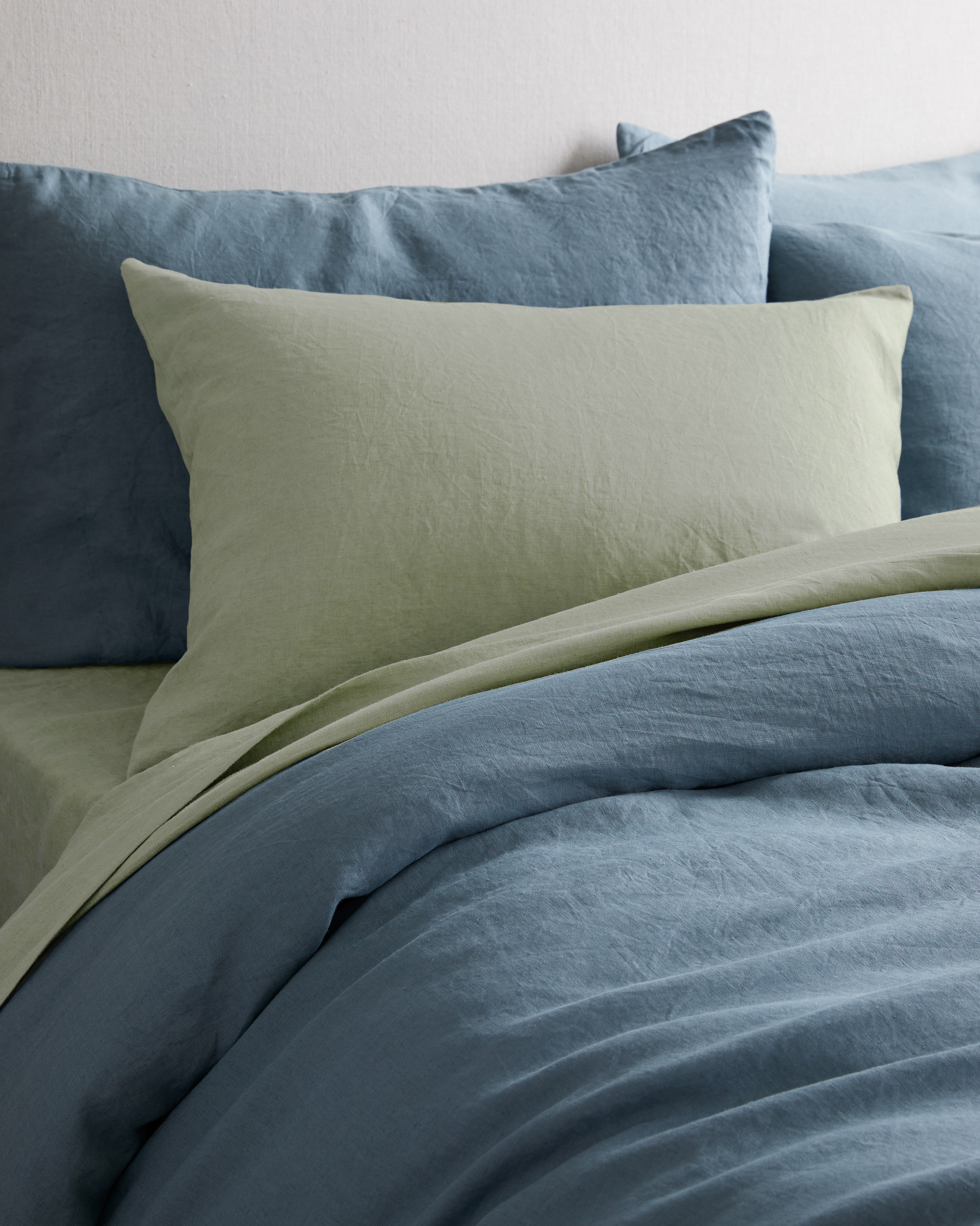 European Linen Deluxe Bedding Bundle - With Flat Sheet, Olive Gingham