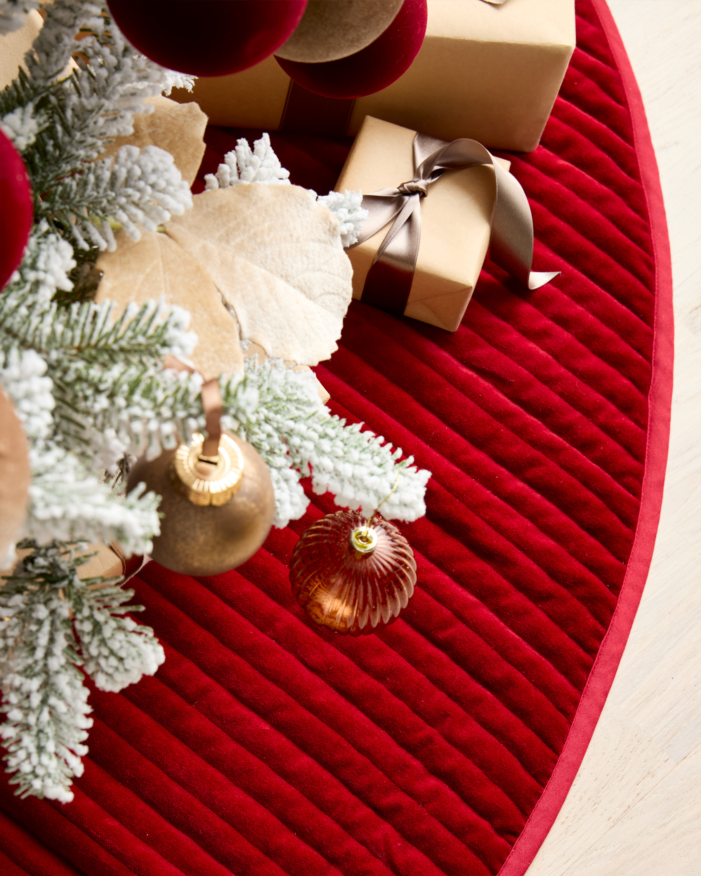 Quince Cotton Velvet Tree Skirt - Thumbnail 4
