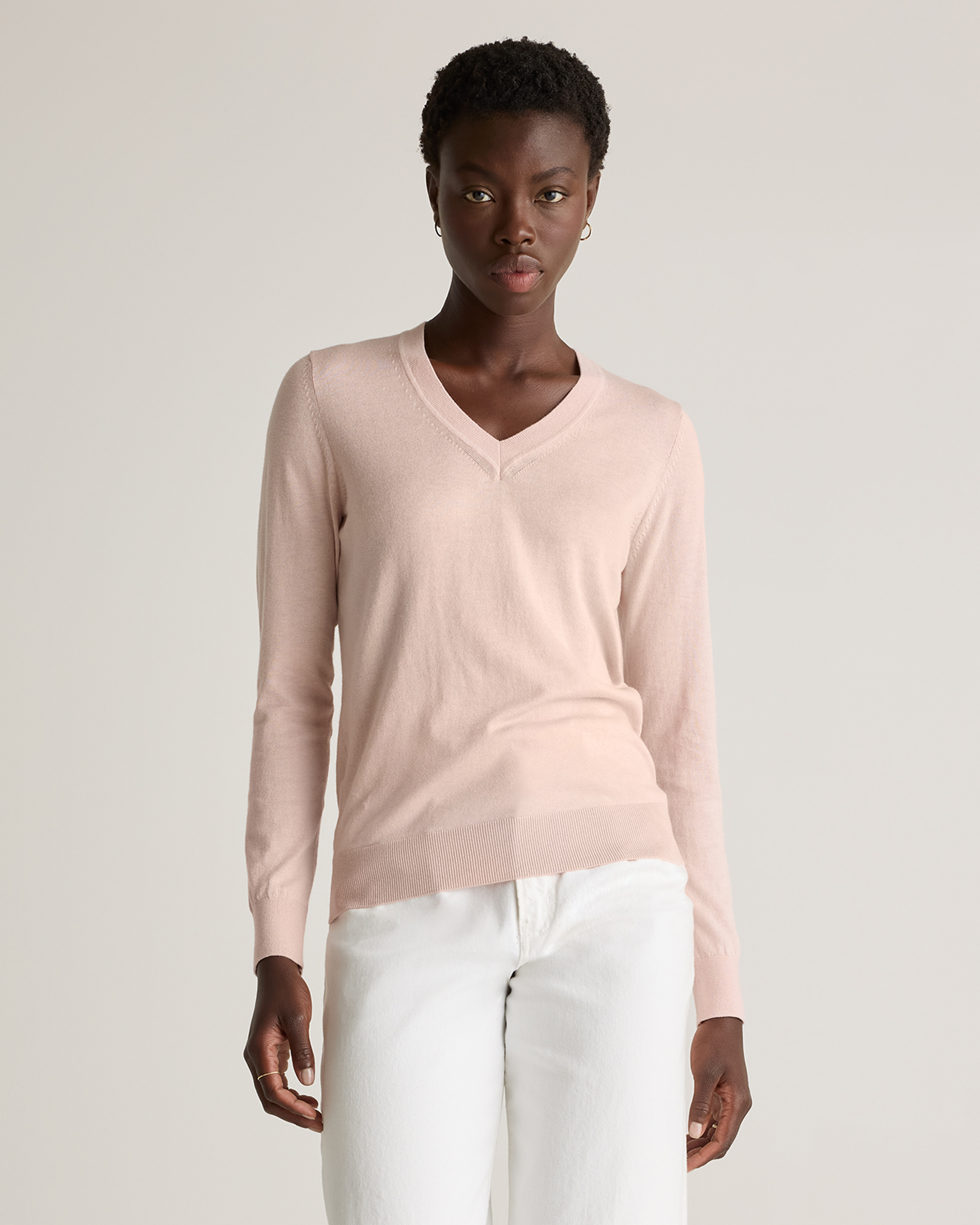 Quince Women's Lightweight Cotton Cashmere V-neck Sweater In Sugar Stone
