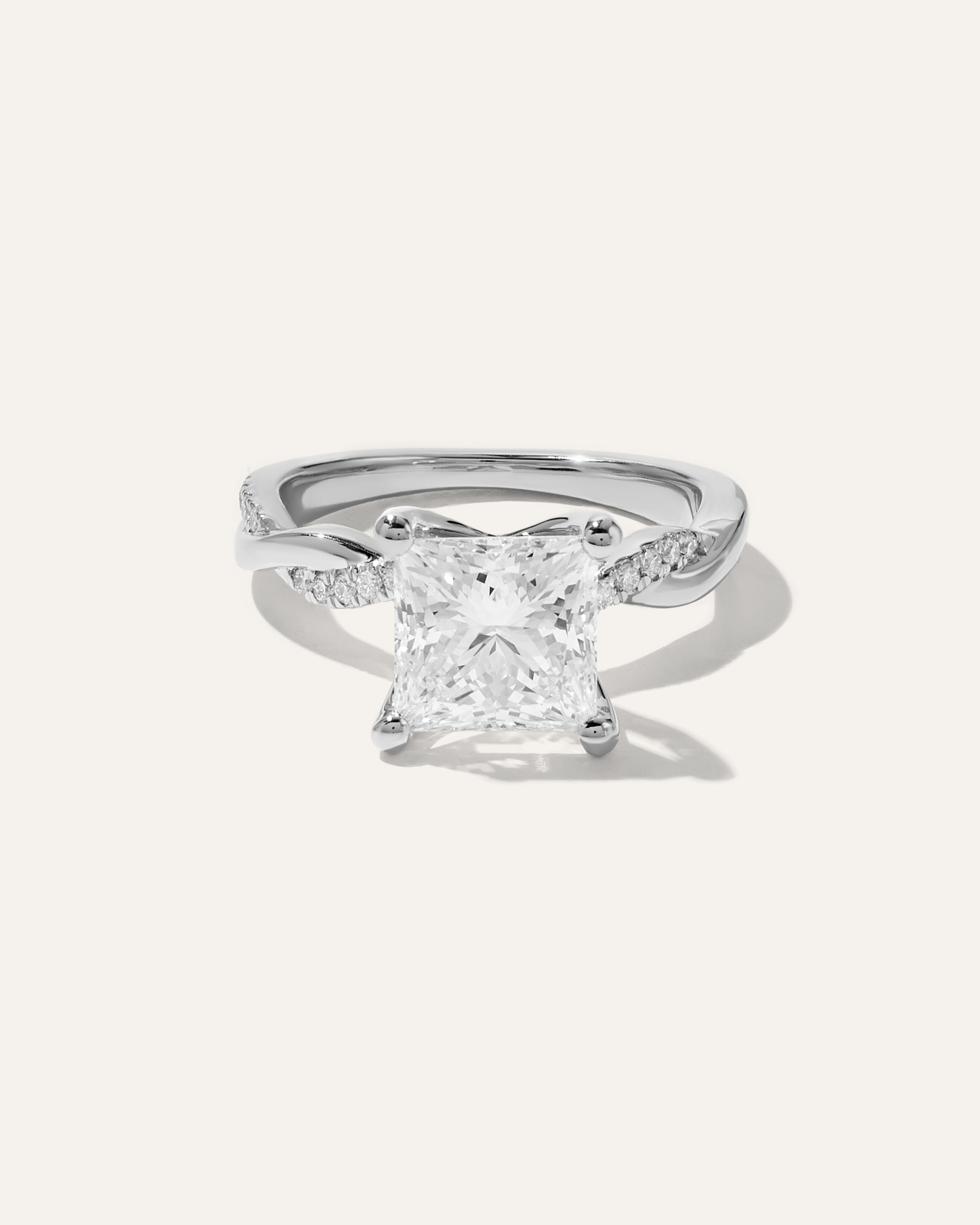 White Gold Bague de fiançailles torsadée à diamant de laboratoire taille princesse - 3 carats