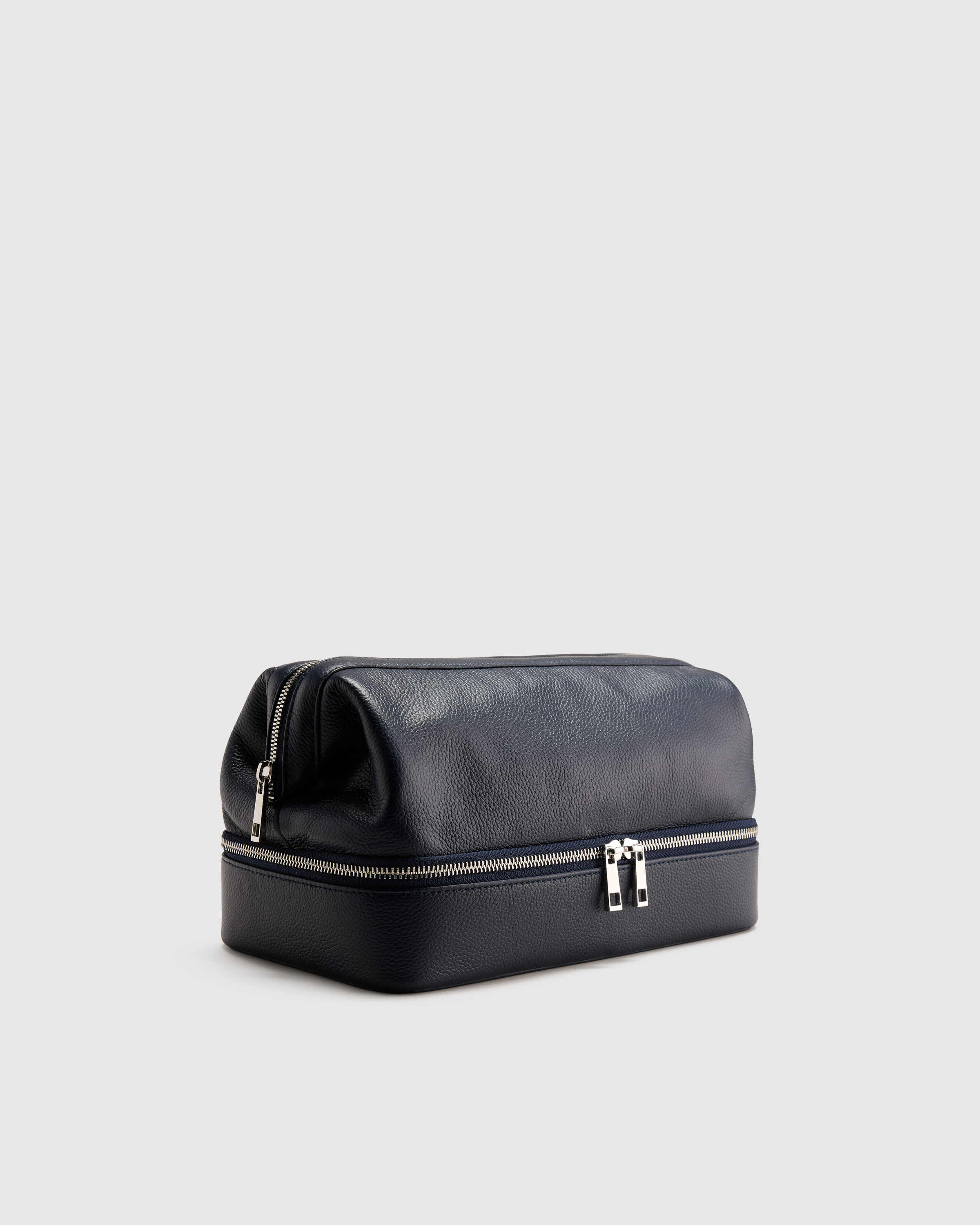 Italian Leather Dual Compartment Toiletry BAG DEEP NAVY45800 EDITED