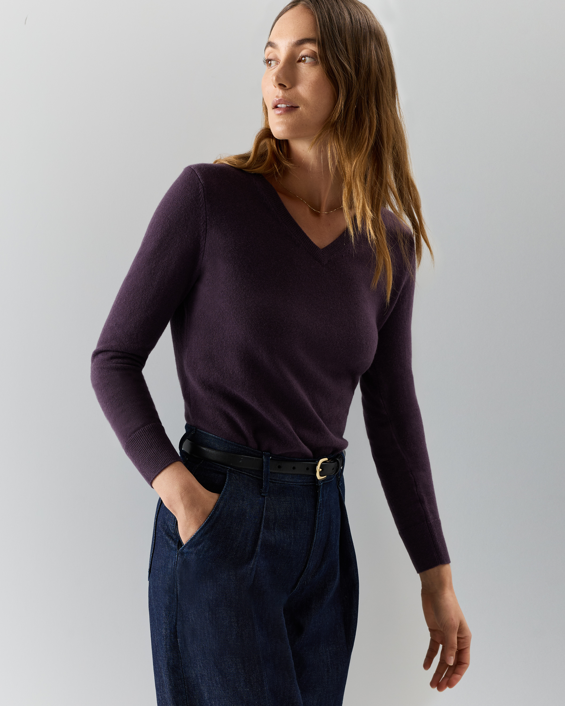 The Cashmere V-Neck Sweater Quince in Deep Orchid Purple