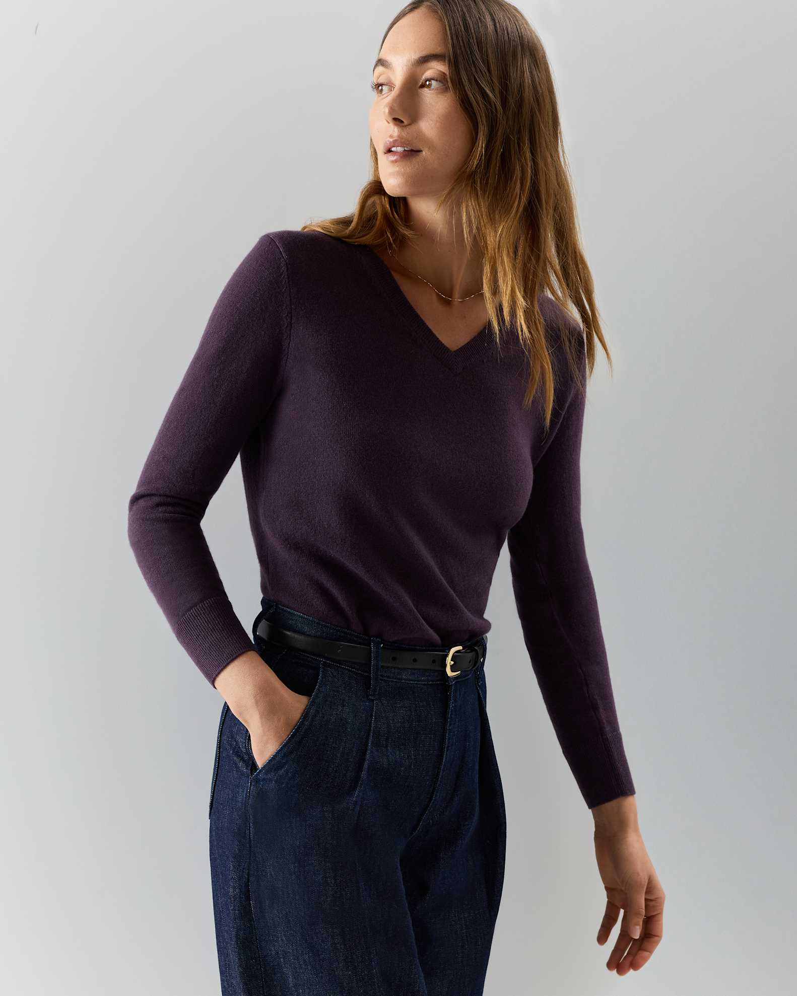 The Cashmere V-Neck Sweater Quince in Deep Orchid Purple