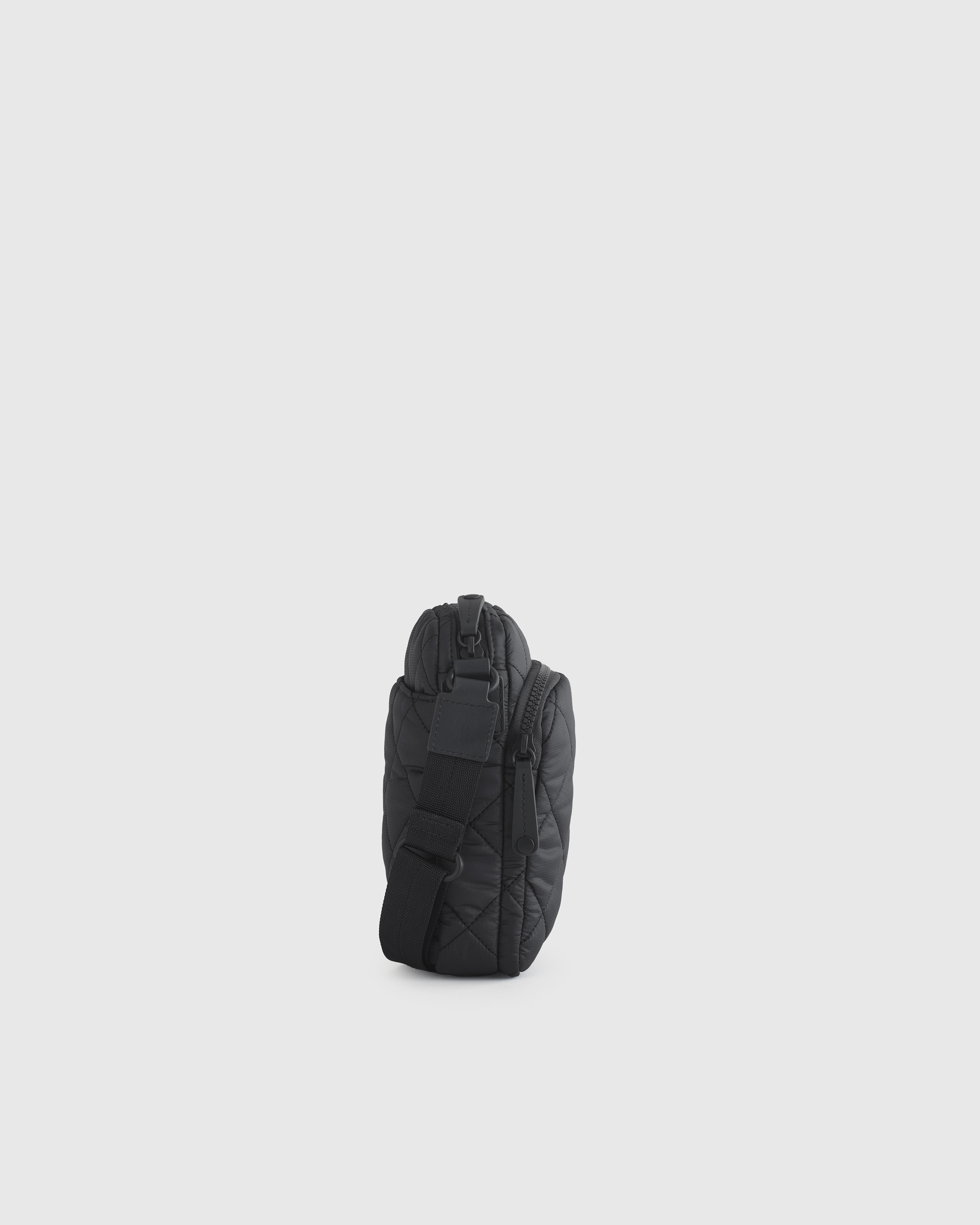 riu Enamel quilting phone bag ／black Riu Quilting phone bag