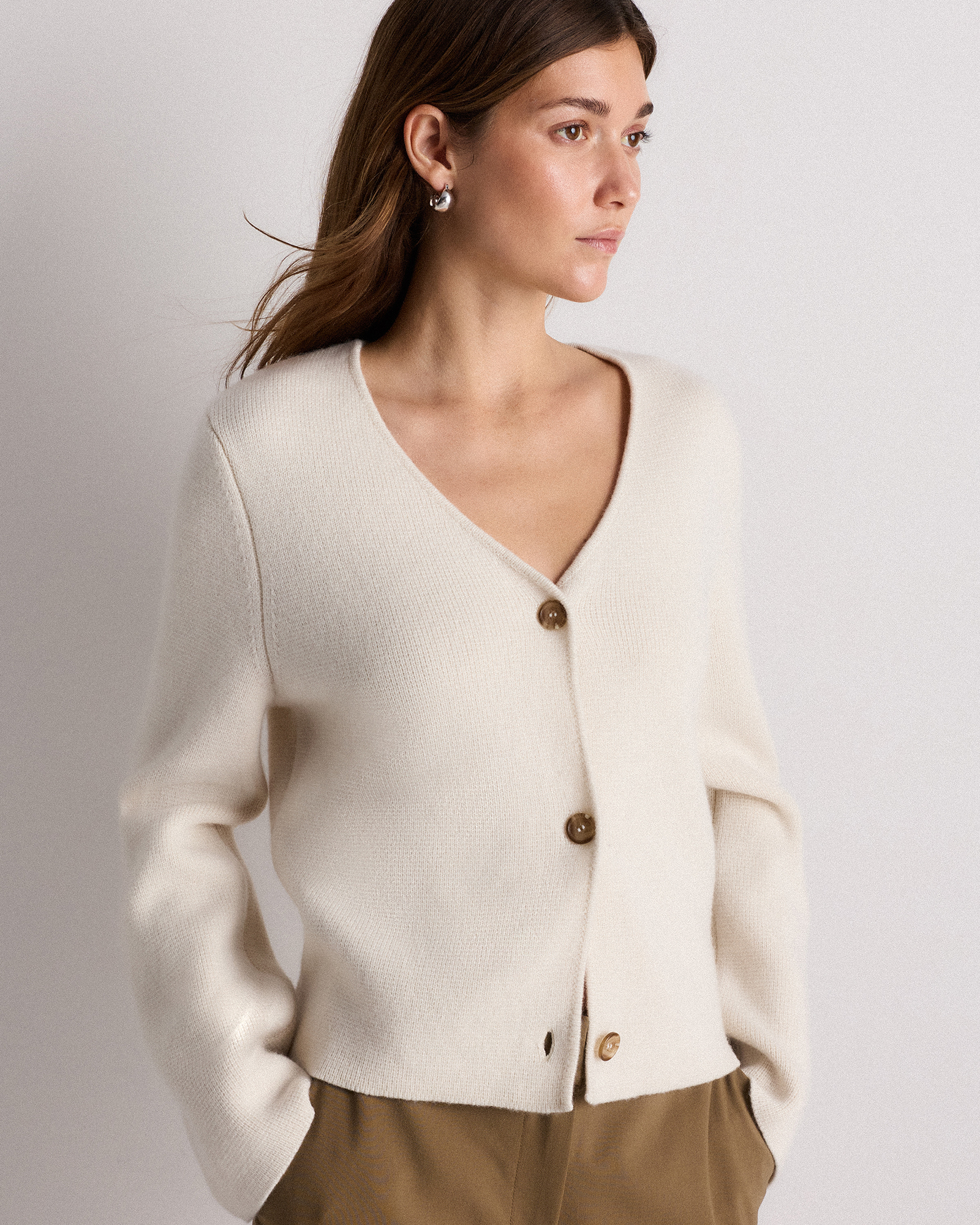 Women's Mongolian Cashmere Structured V-Neck Cardigan in Ivory
