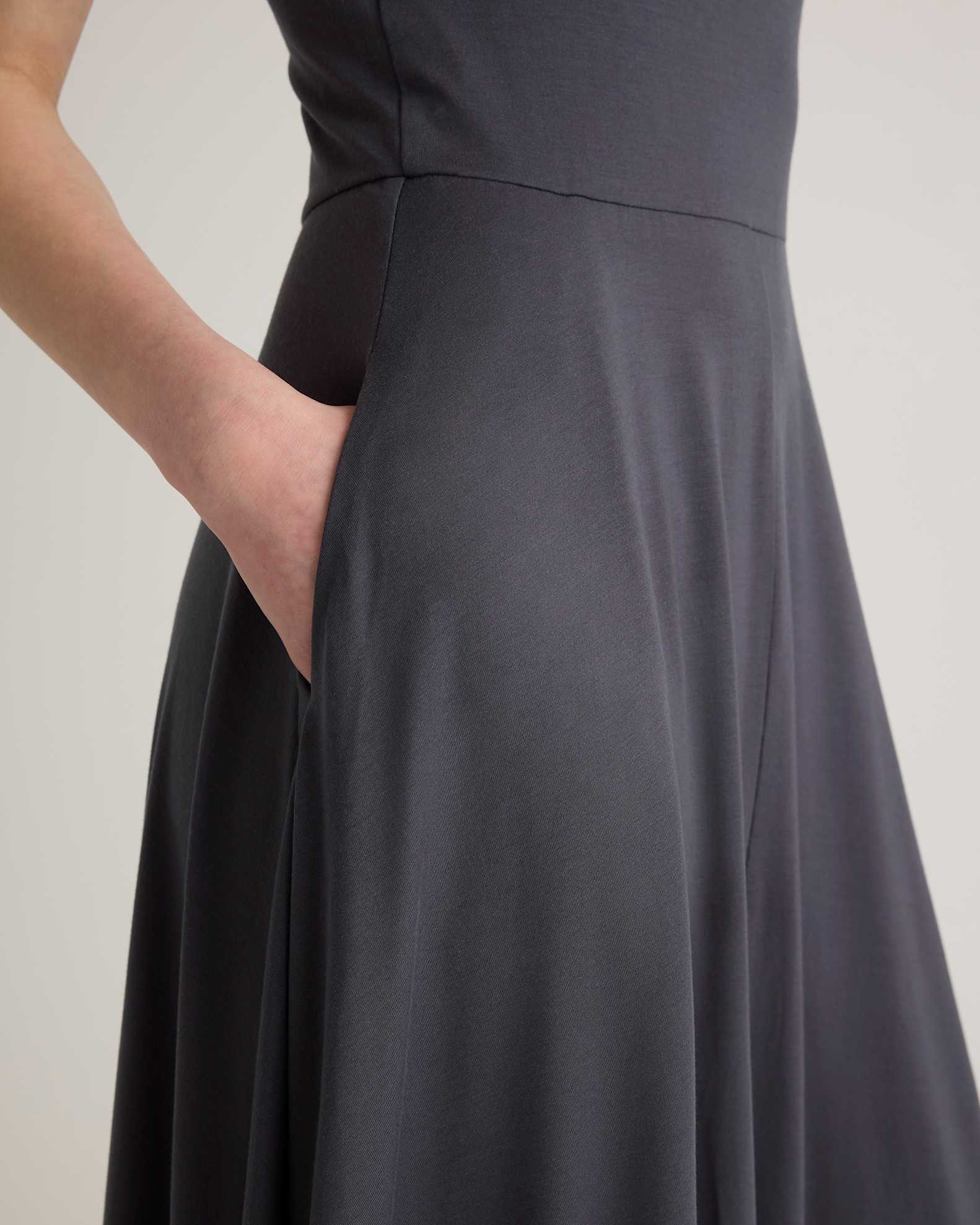 Quince Women's Tencel Jersey Fit & Flare Dress, Carbon Grey, Size XL - Soft, Light, Sleeveless with Scoop Neck & Side-Seam Pockets Quince Women's Tencel Jersey Fit & Flare Dress, Carbon Grey, Size XL - Soft, Light, Sleeveless with Scoop Neck & Side-Seam Pockets