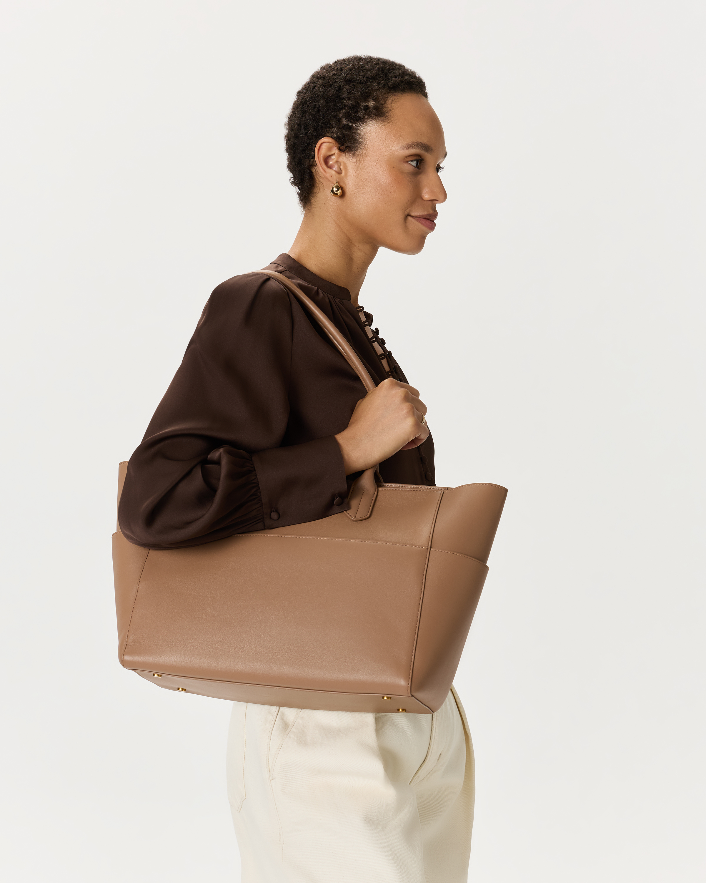 ★TOUT Y EST★ MARTINPISTACHIO BEIGE AB2312BG002MBE Fendi 'summer Tote' Shopping Bag | italist