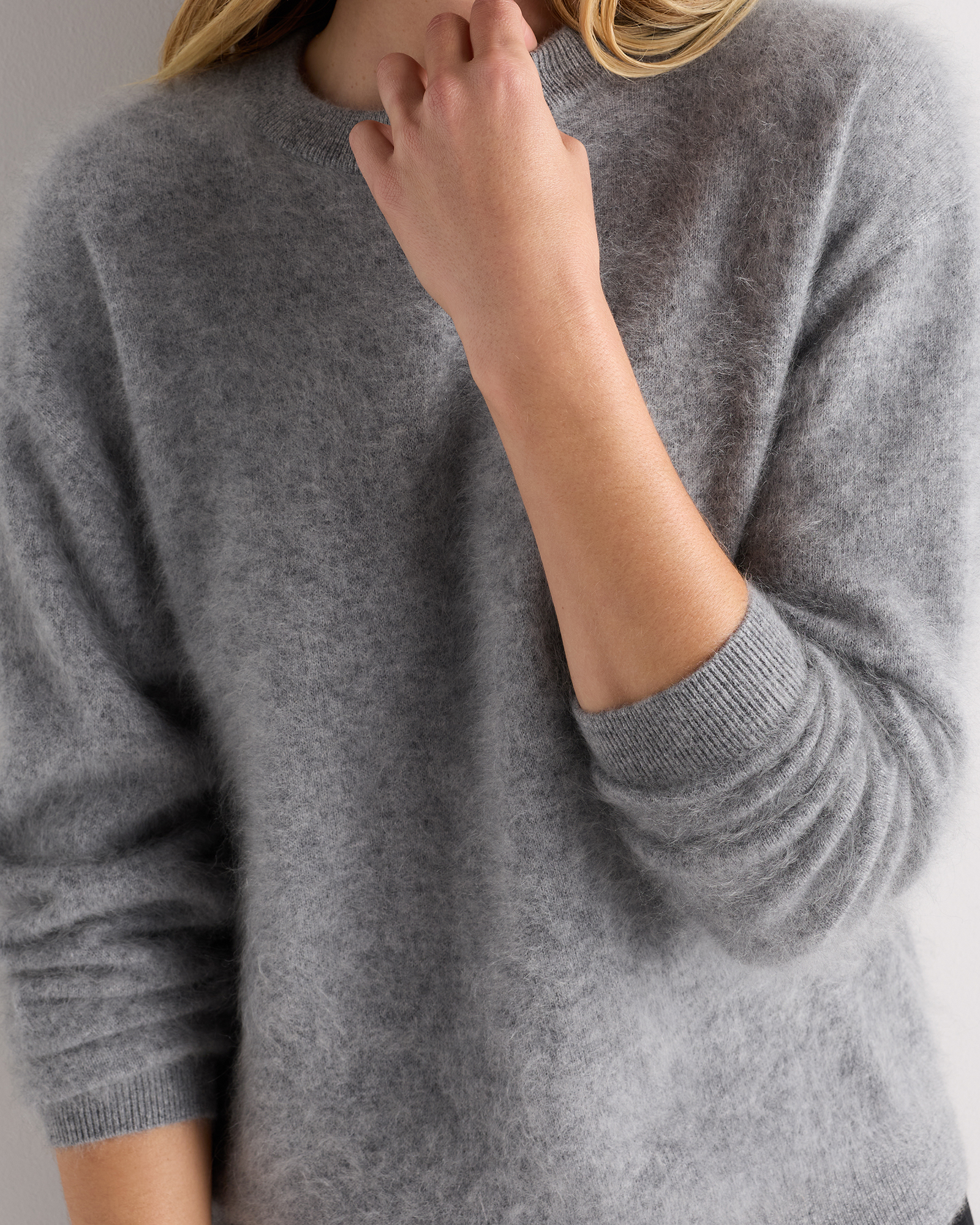 Brushed Cashmere Relaxed Crewneck Sweater in Heather Grey