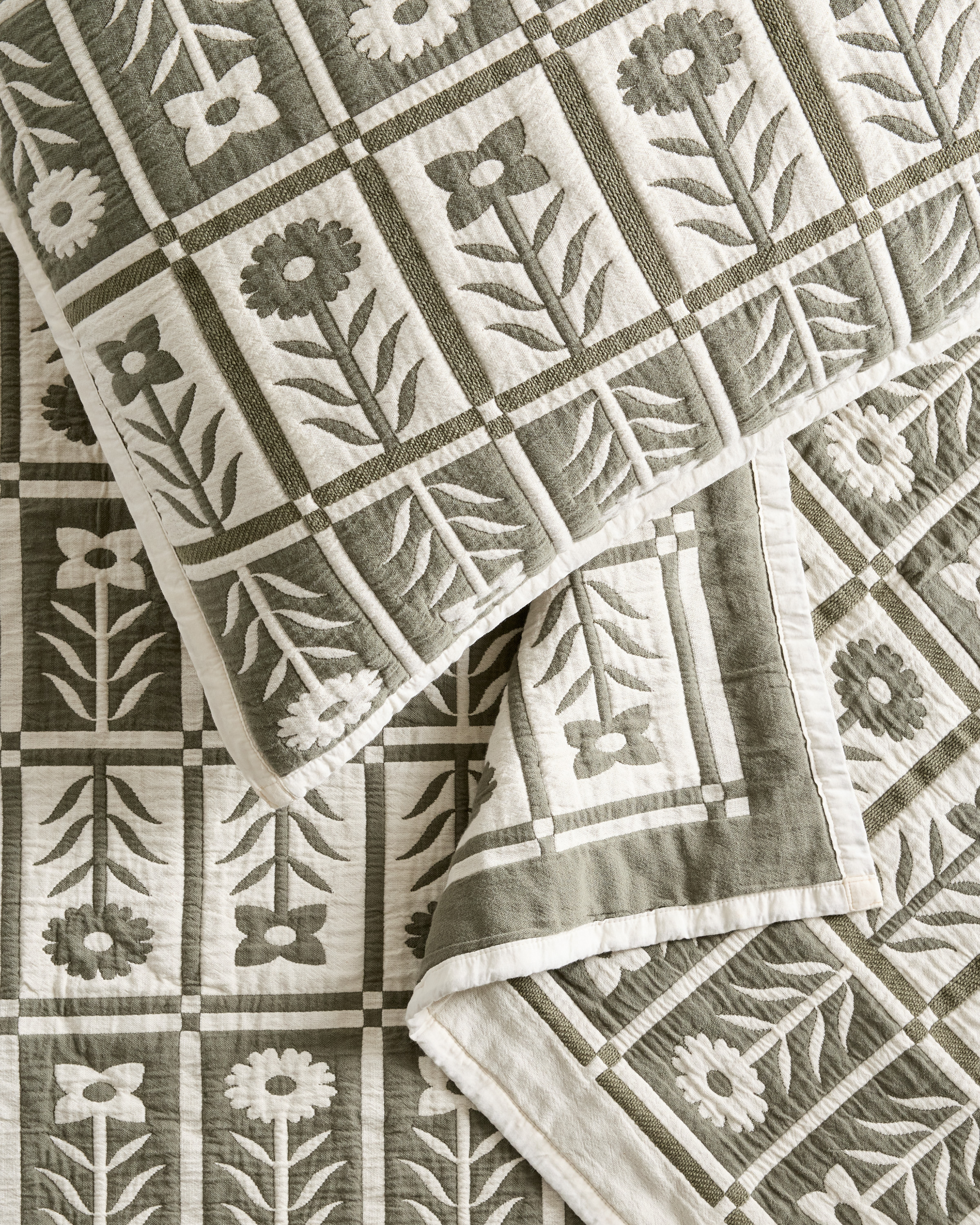 Quince Organic Cotton Jacquard Coverlet - Thumbnail 4