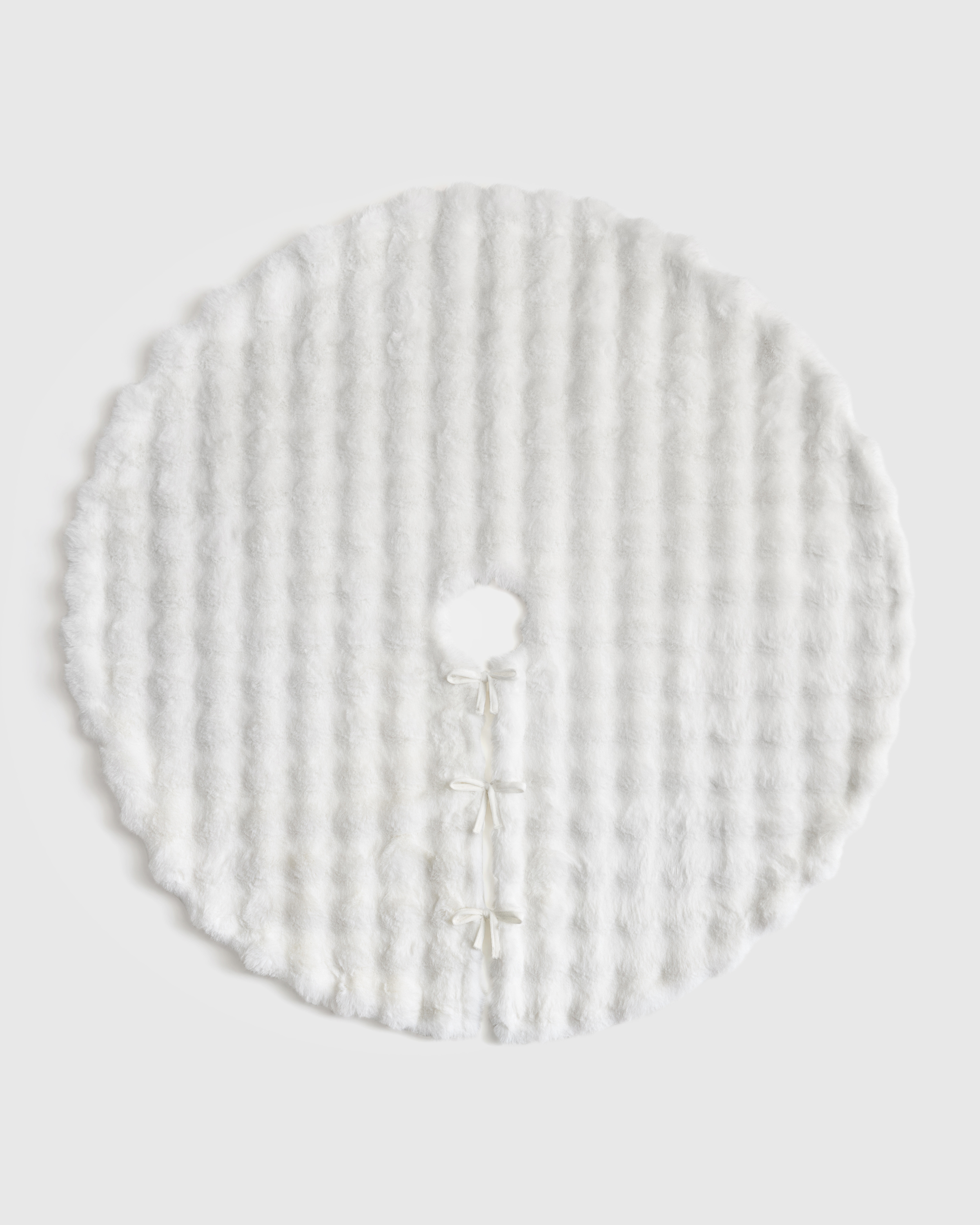 Snow Faux Fur Tree Skirt