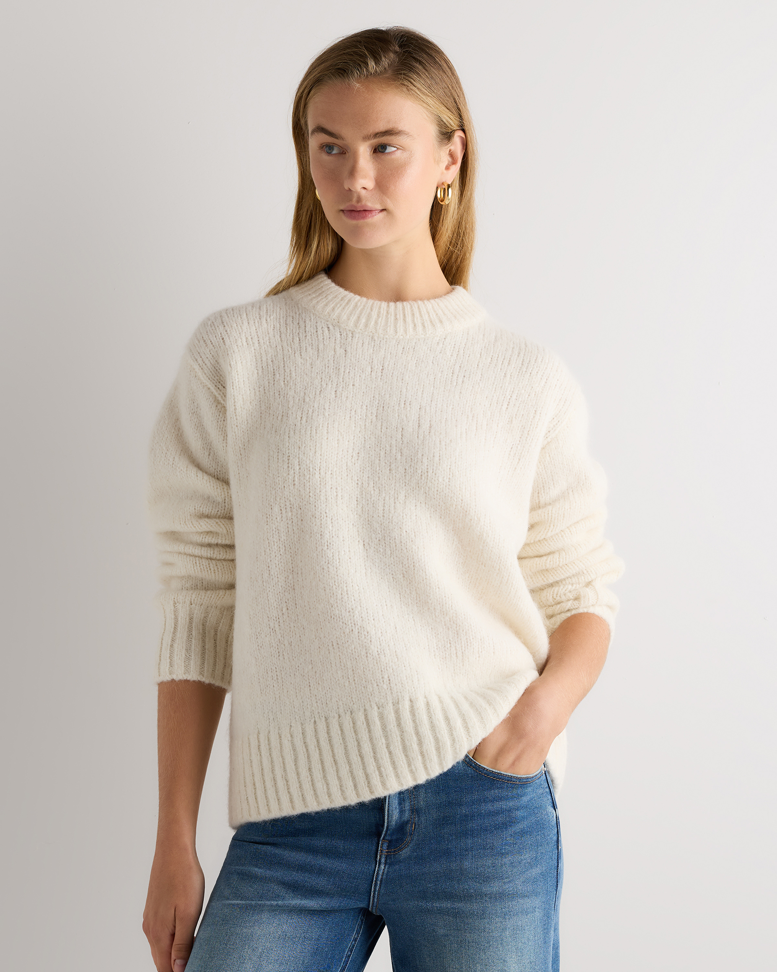 Ecru Mist Ivory Pull surdimensionné en bébé alpaga moelleux à col rond