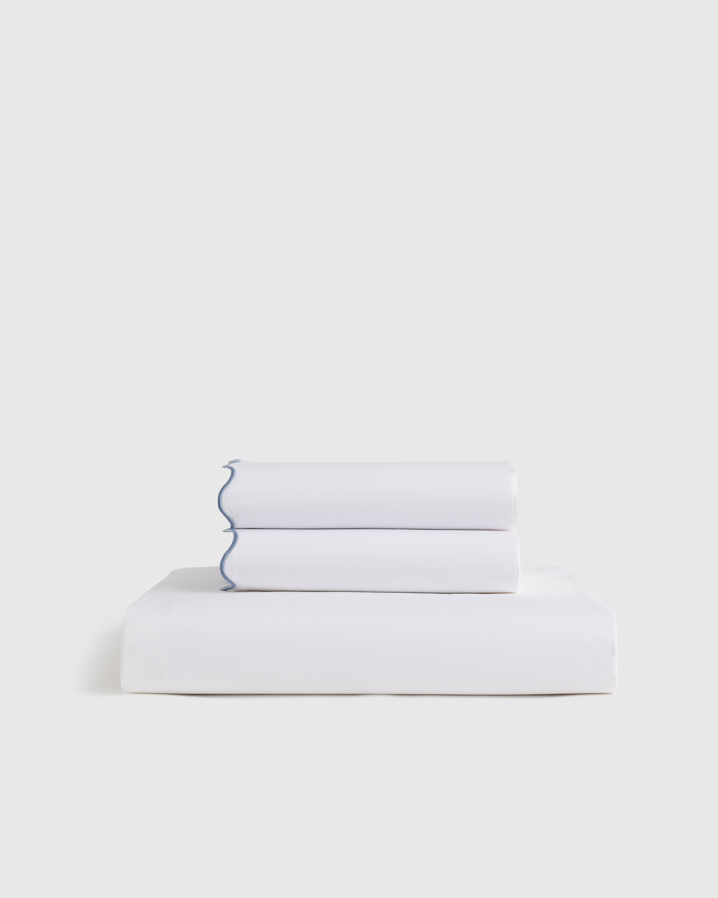 White/Mineral Classic Organic Percale Scallop Fitted Sheet Set