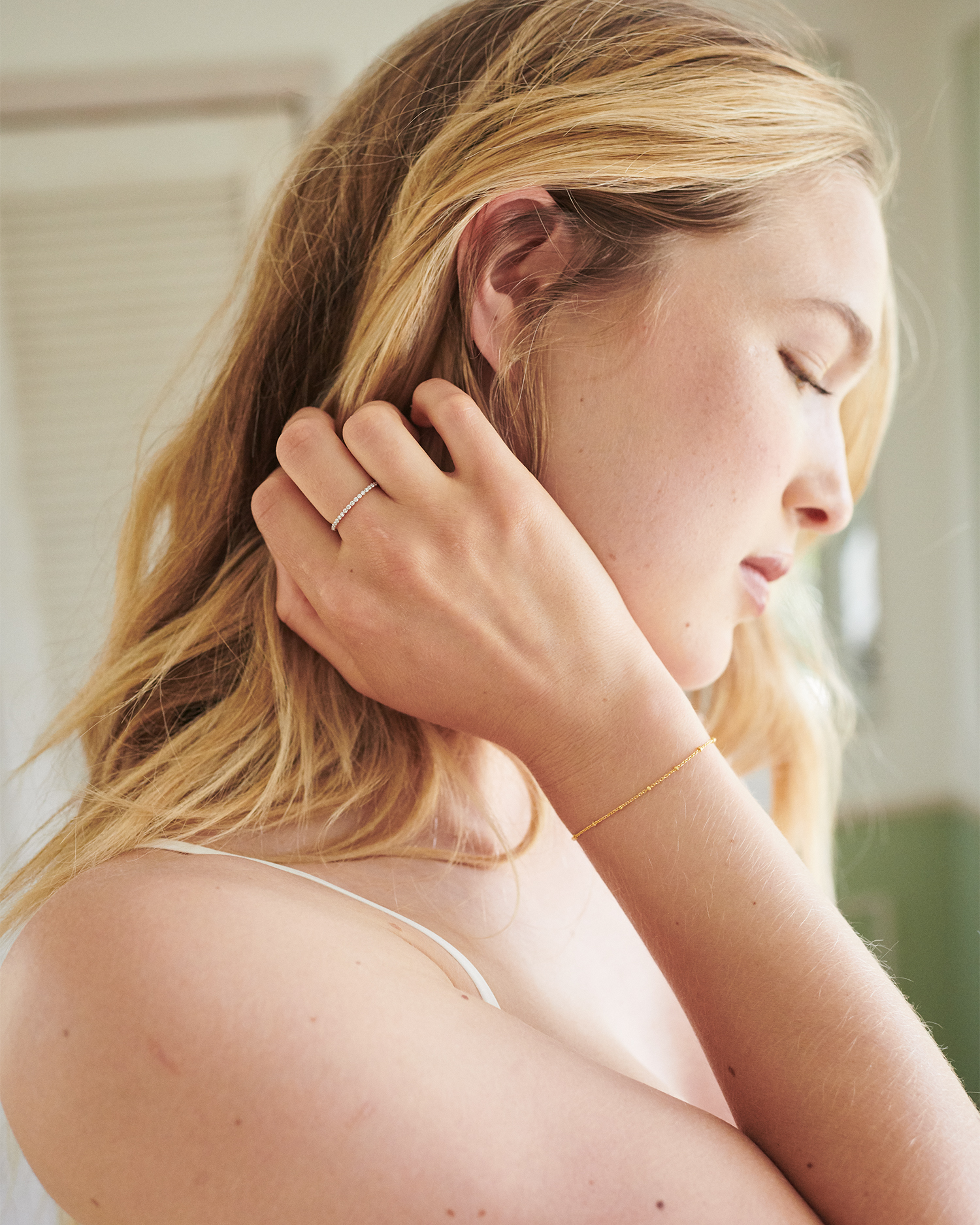 14K Gold Diamond Circle Bangle Bracelet