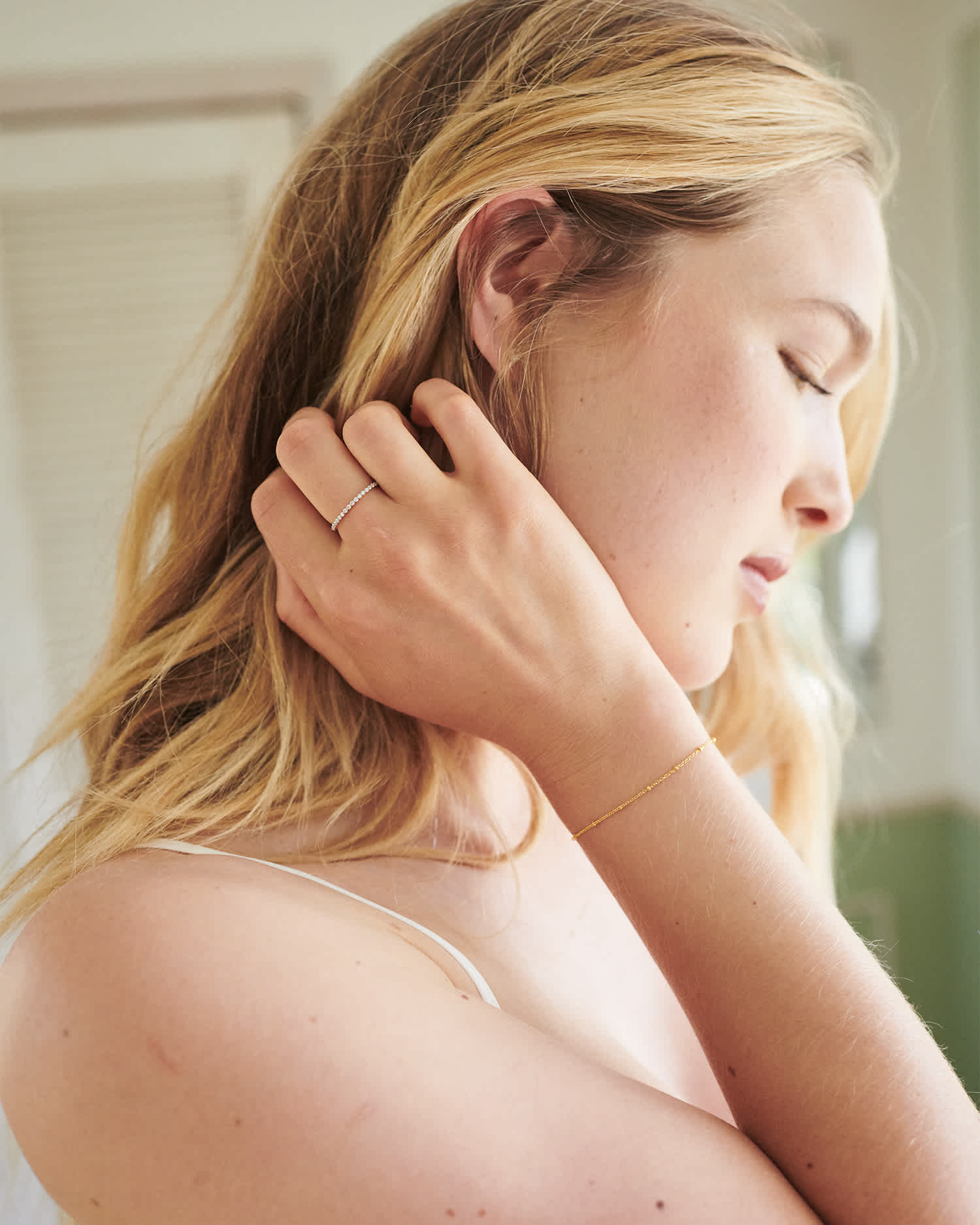 14K Gold Diamond Circle Bangle Bracelet