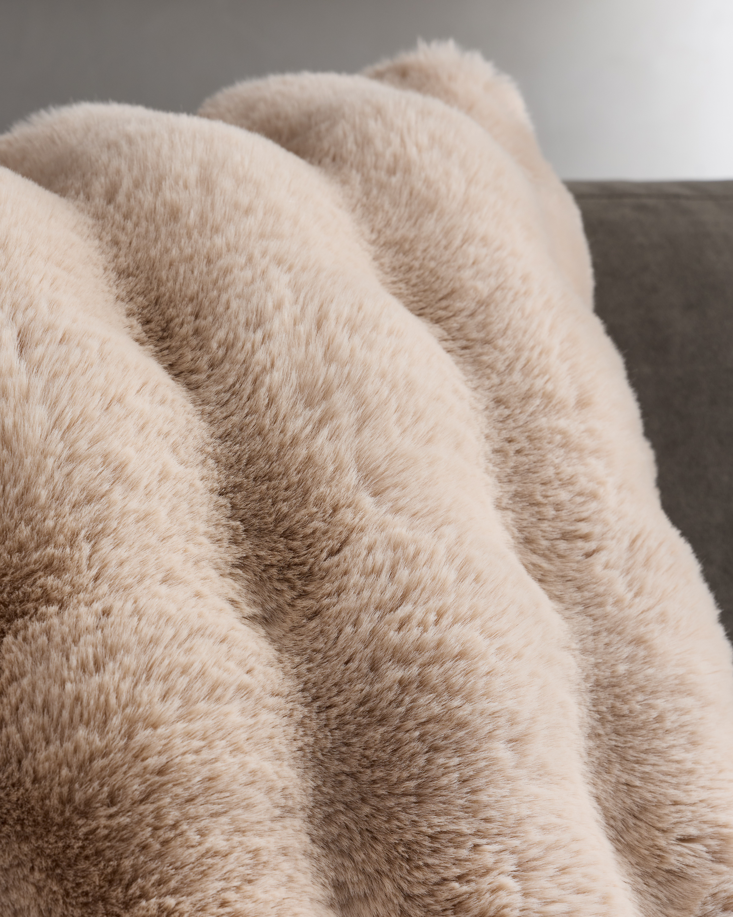Ruched Faux Fur Pillow Cover - thumbnail 3