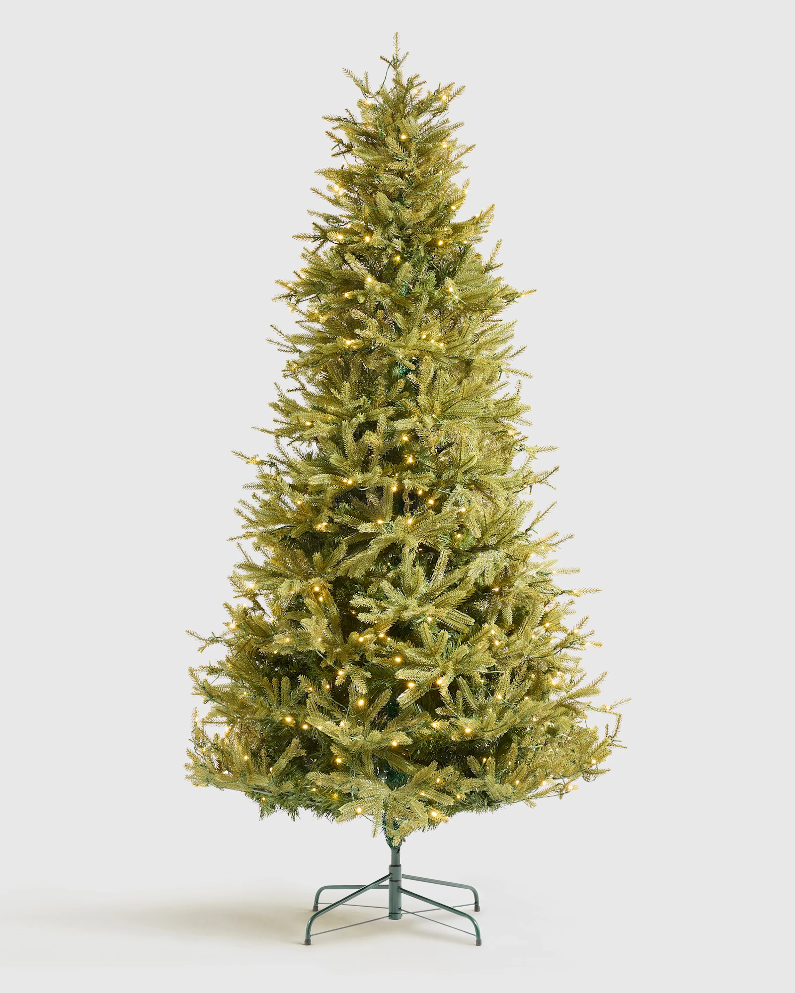 Spruce Artificial Christmas Tree: Lit