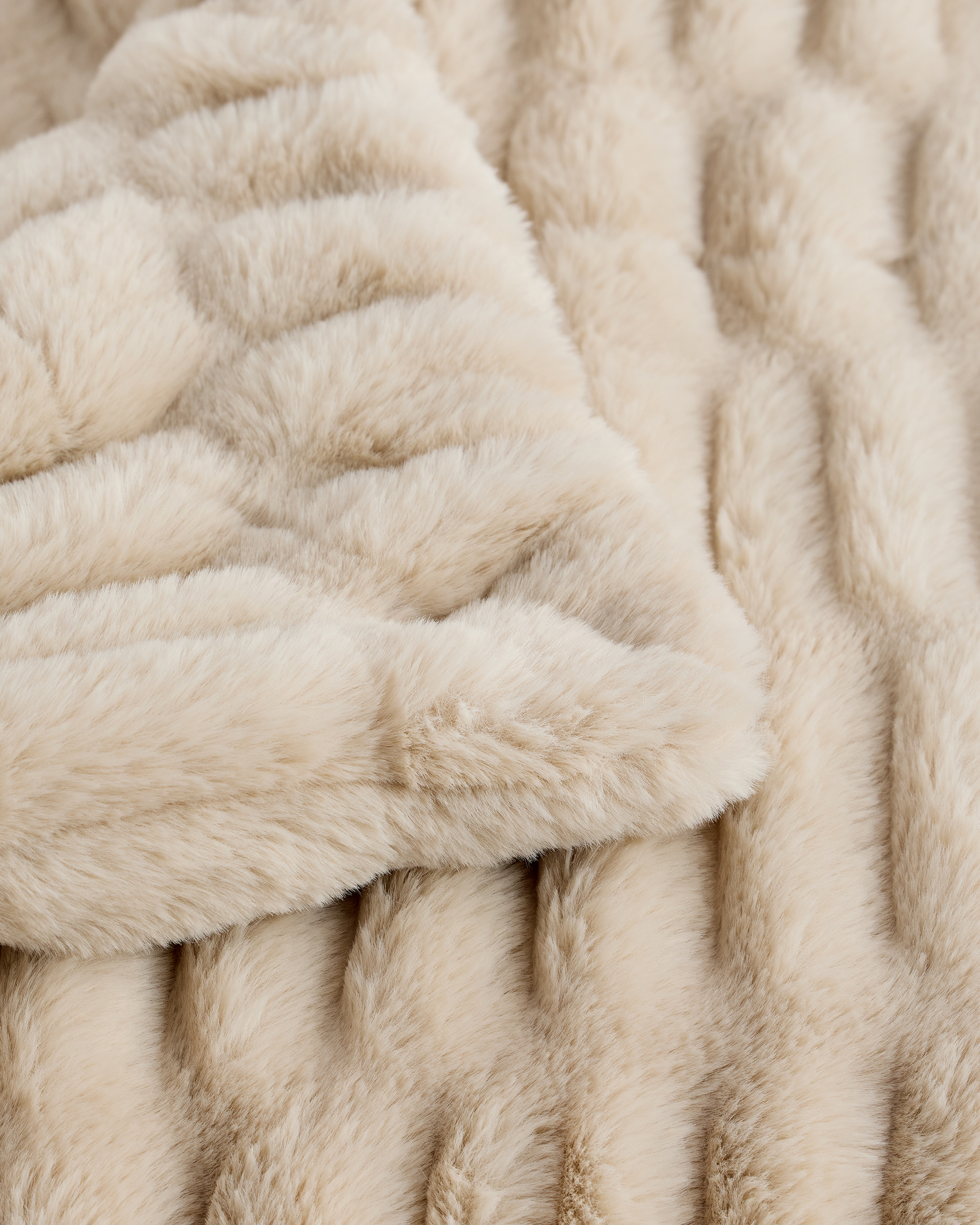 Textured Faux Fur Throw in Oat