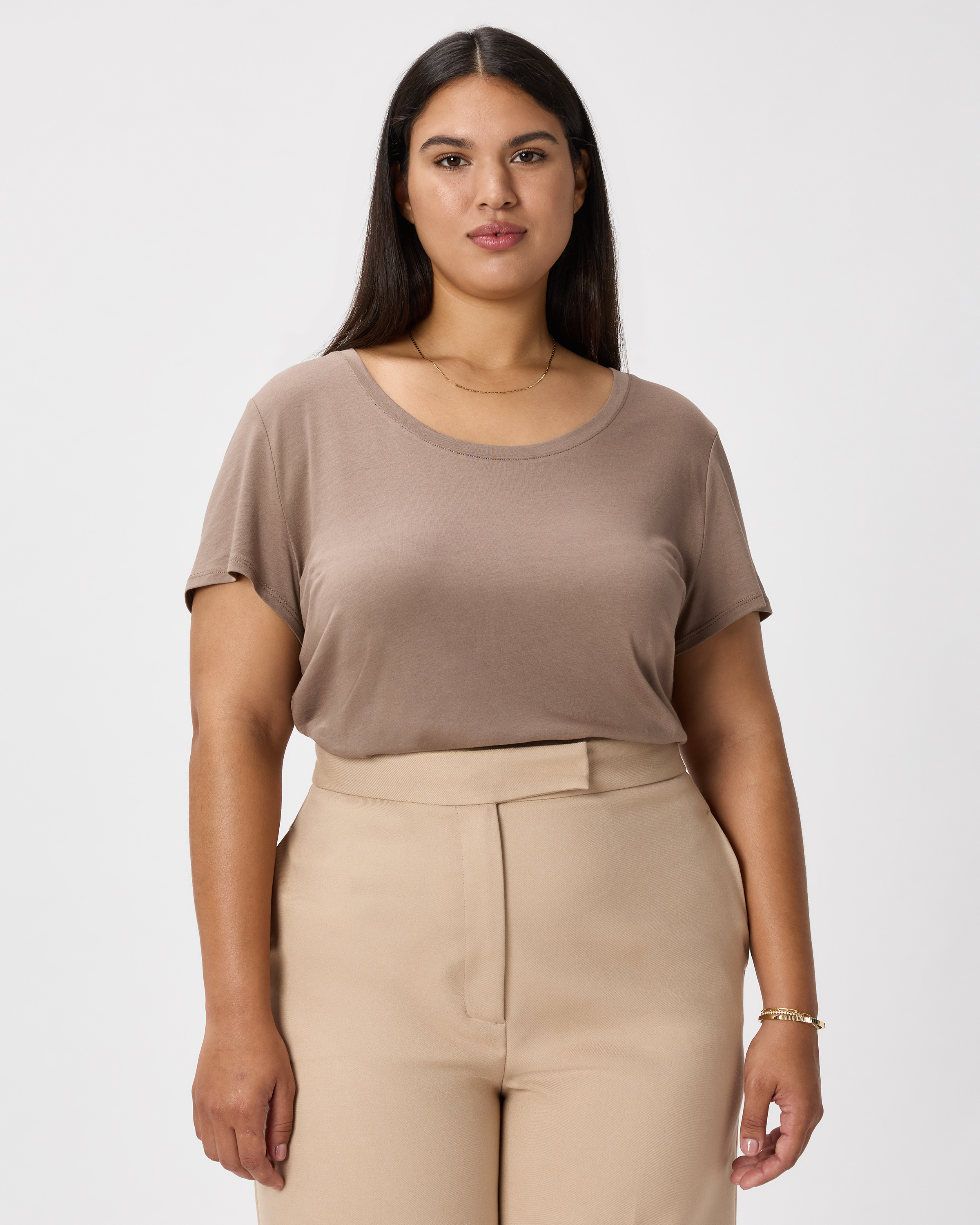 Dark Taupe T-shirt en coton et modal à encolure dégagée